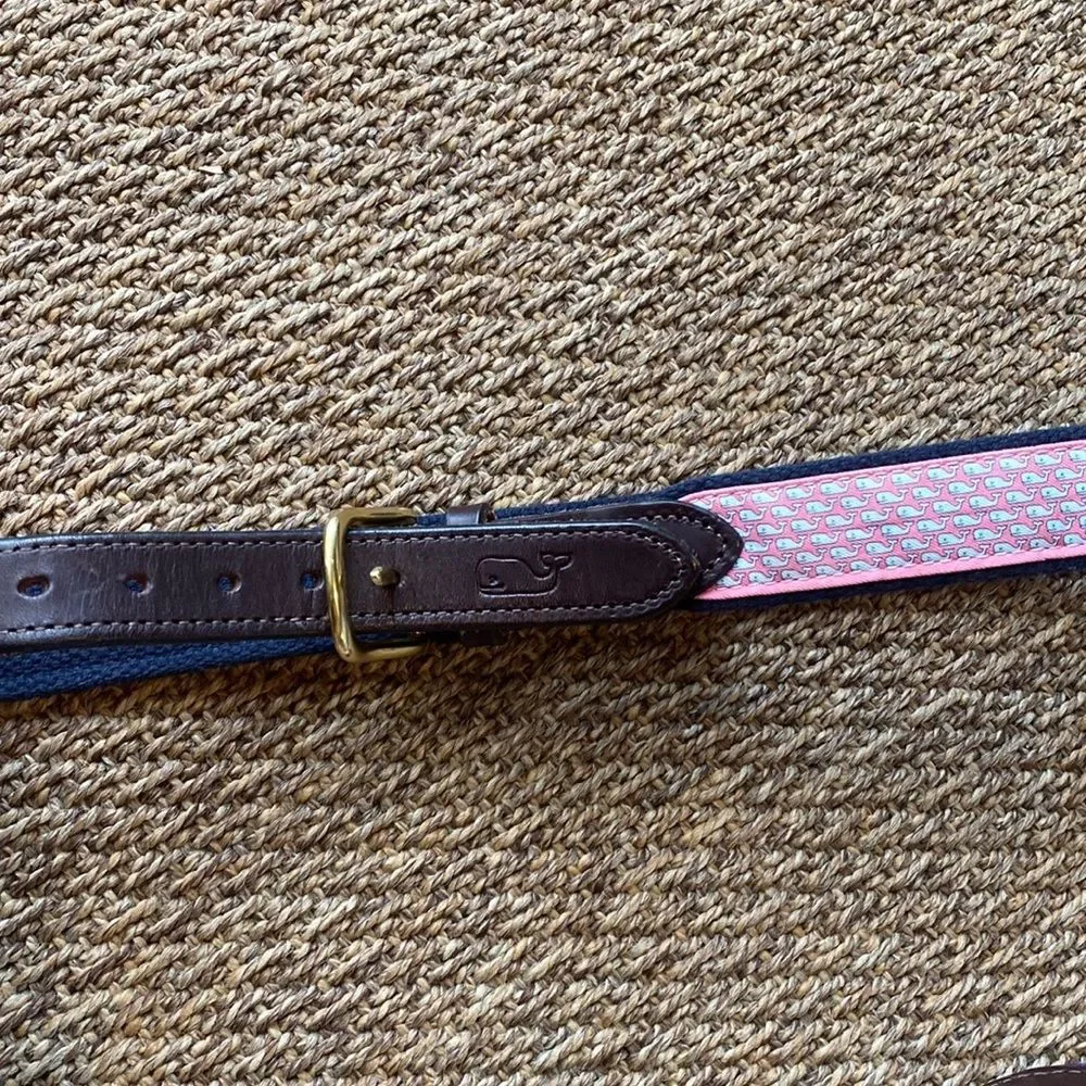 Vineyard Vines belt whale good condition Size 28